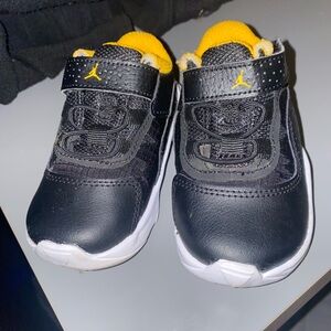 Jordan Black and Yellow Low-Top Sneakers with Velcro